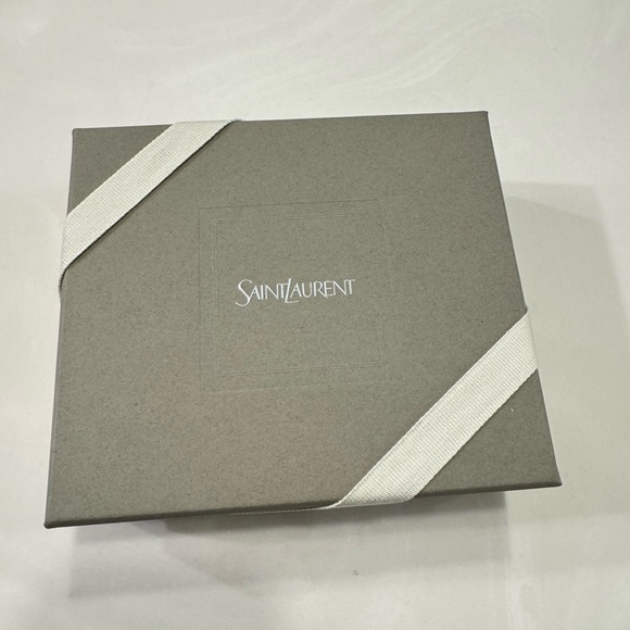 YSL CASSANDRE MATELASSÉ FLAP CARD CASE IN GRAIN DE POUDRE EMBOSSED LEATHER - Picture 5 of 6